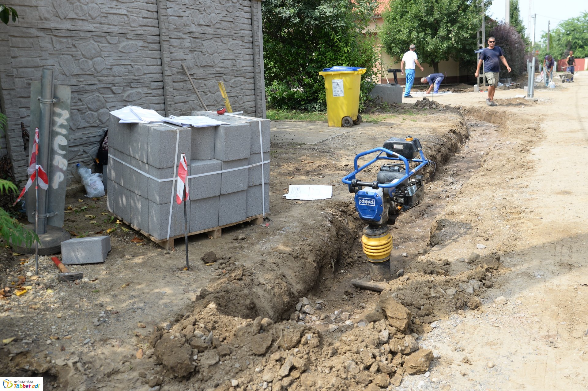 Útépítés a Borostyán utcán