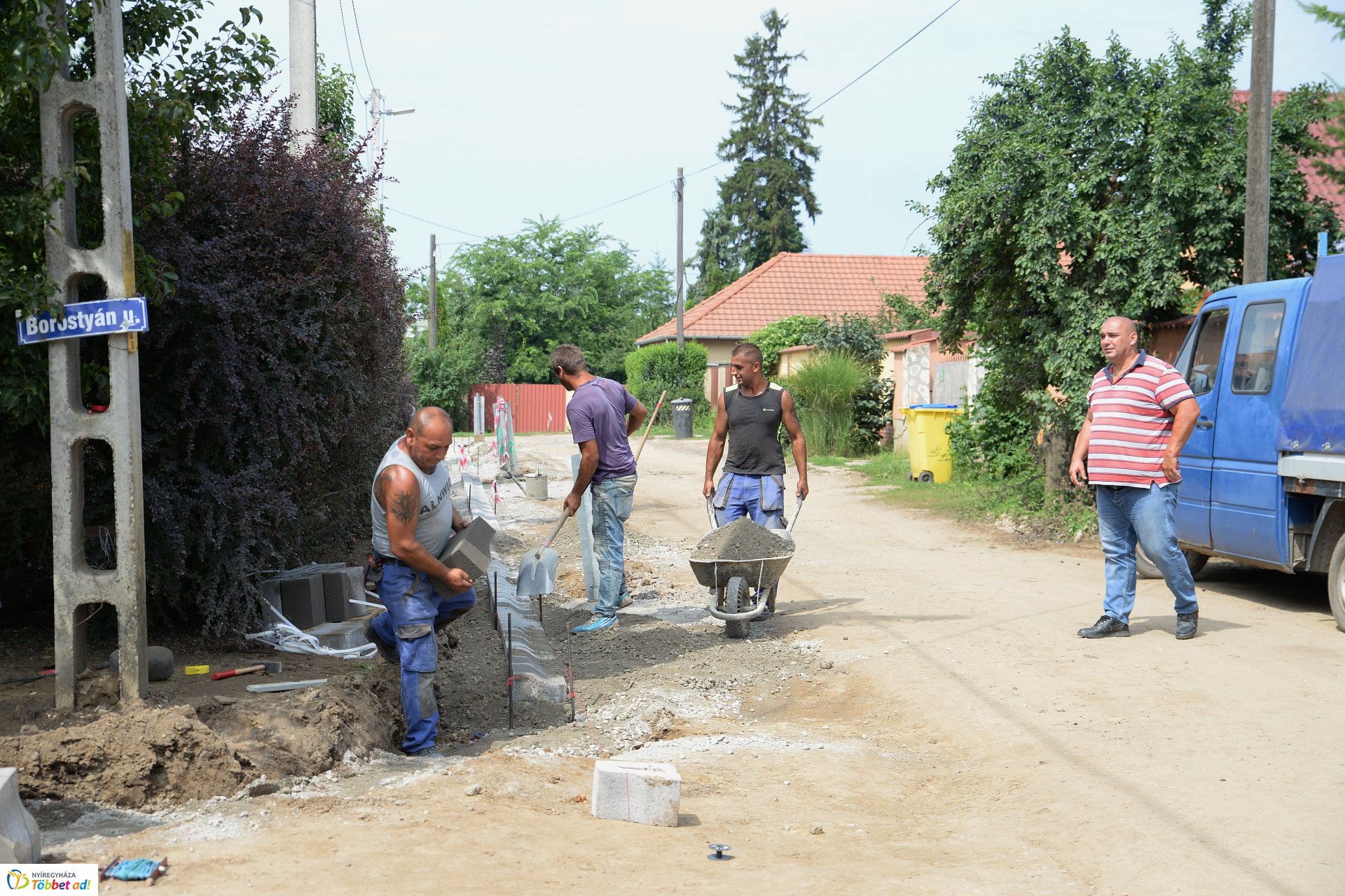 Útépítés a Borostyán utcán