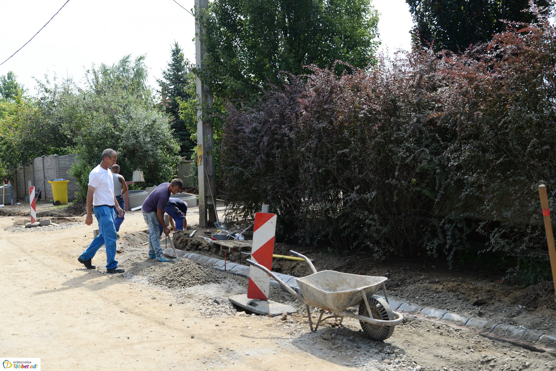 Útépítés a Borostyán utcán