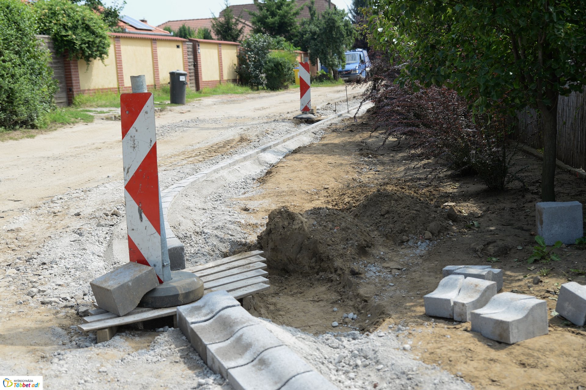 Útépítés a Borostyán utcán