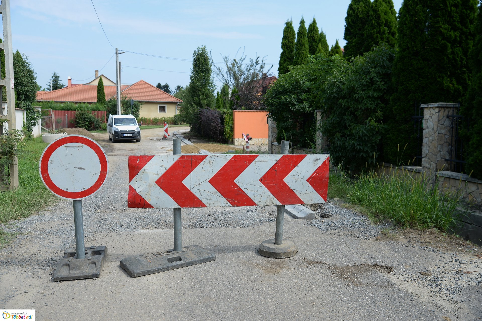 Útépítés a Borostyán utcán