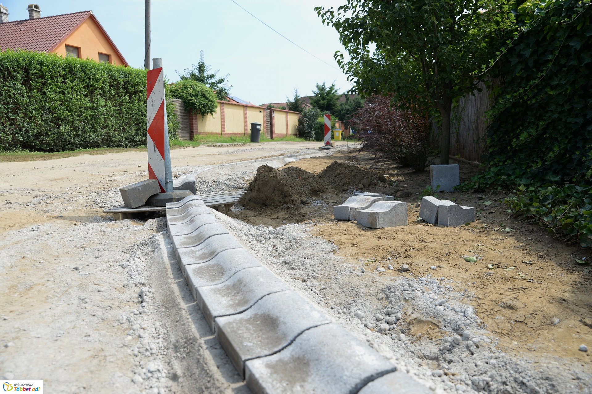 Útépítés a Borostyán utcán