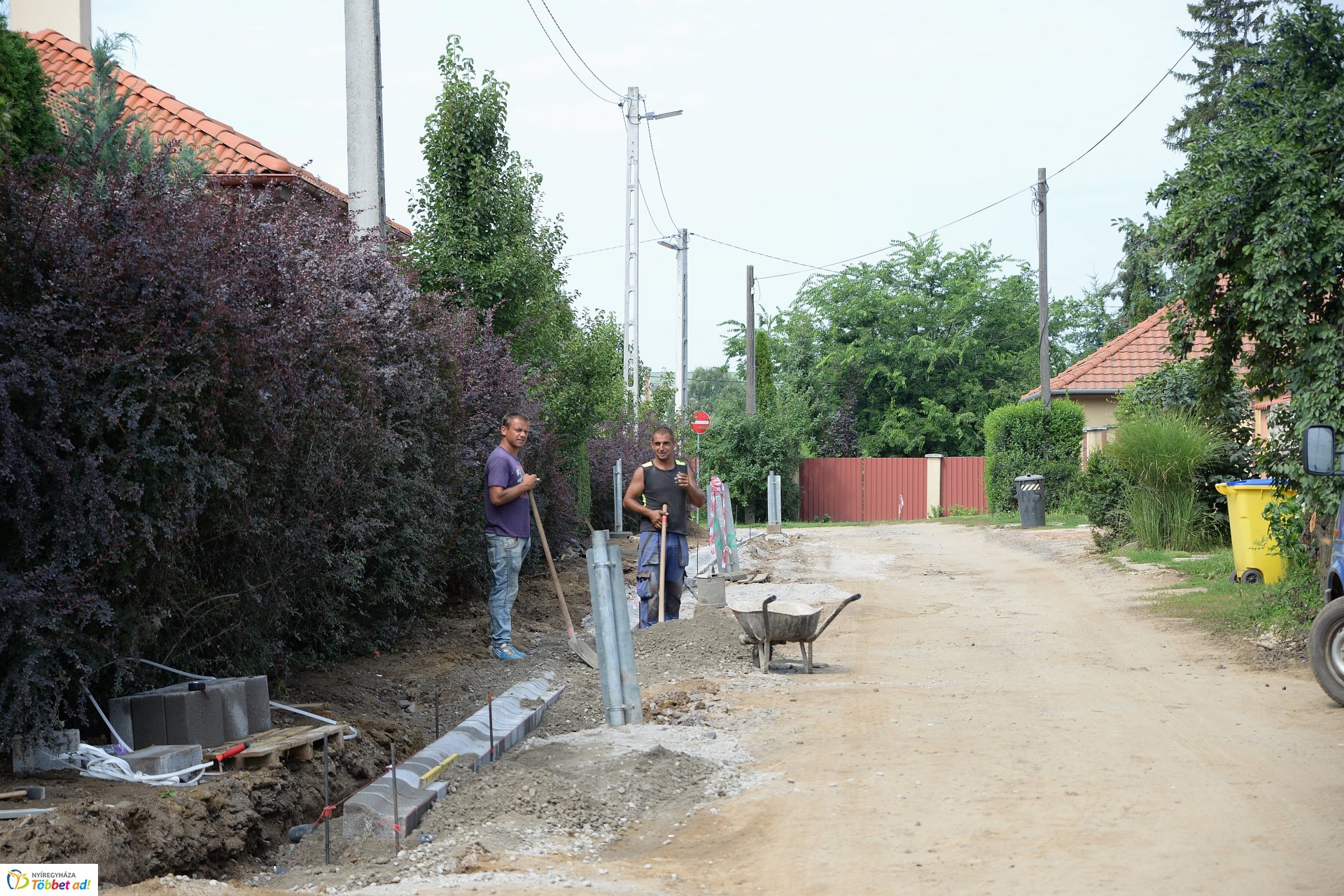 Útépítés a Borostyán utcán