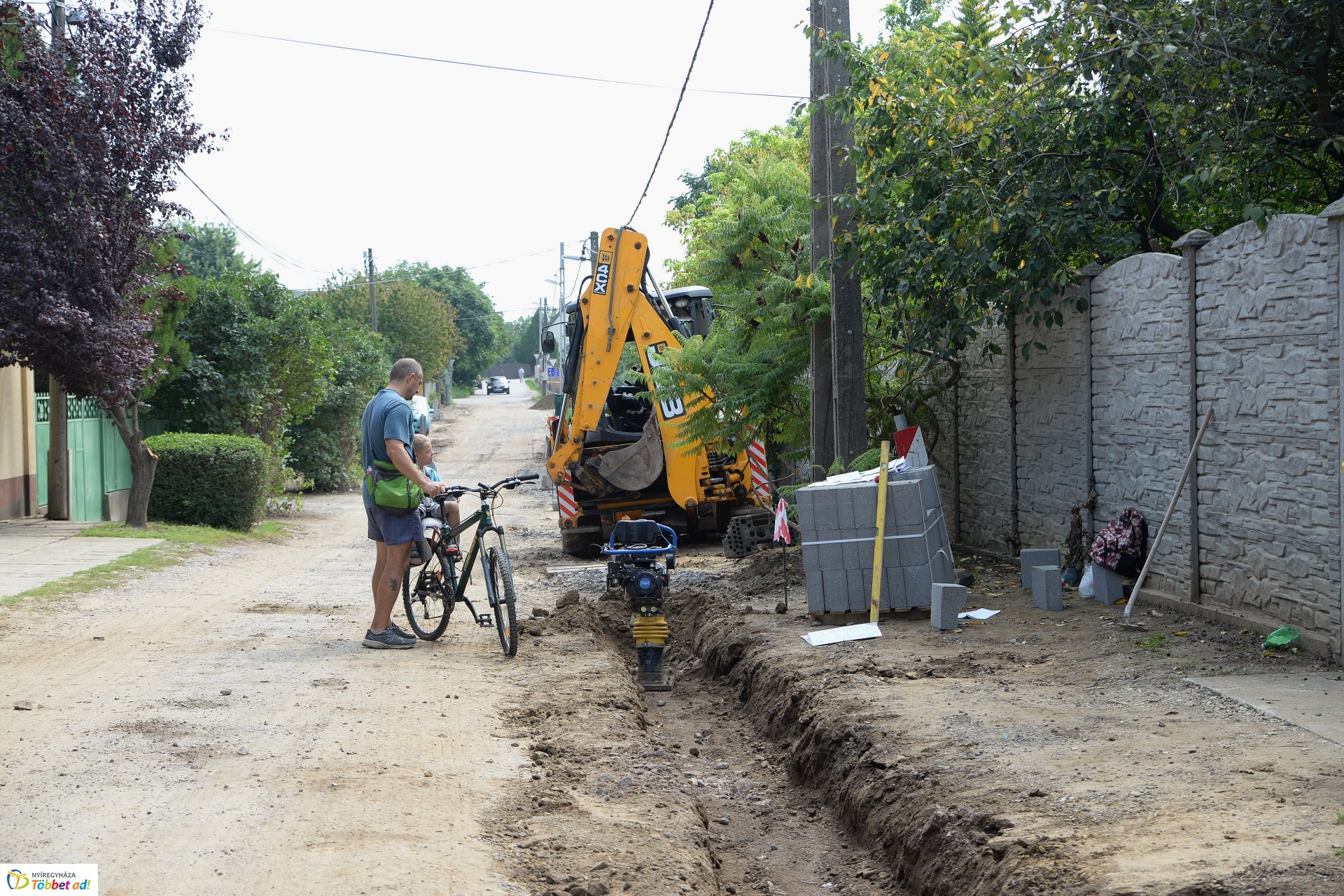Útépítés a Borostyán utcán