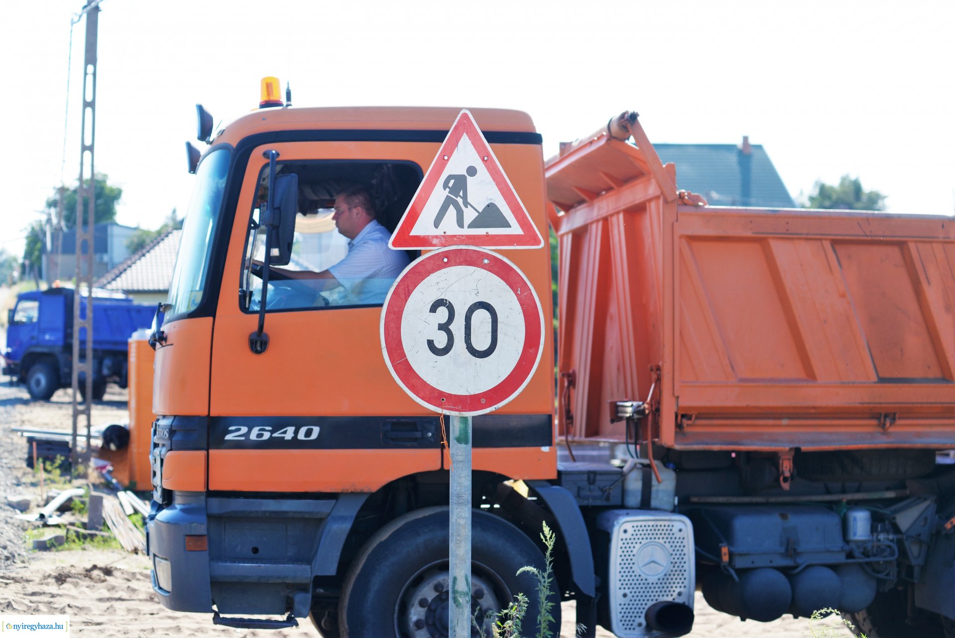 Útépítés a Fenyő utcán