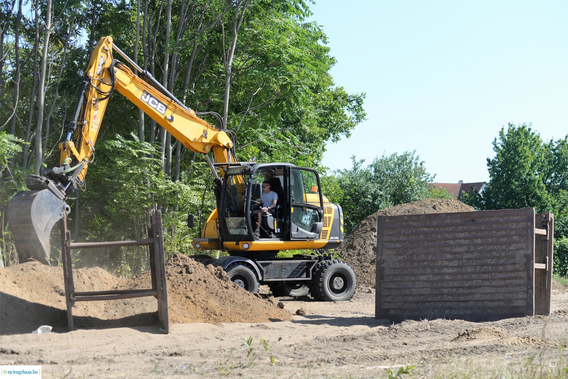 Útépítés a Kacagó utcán