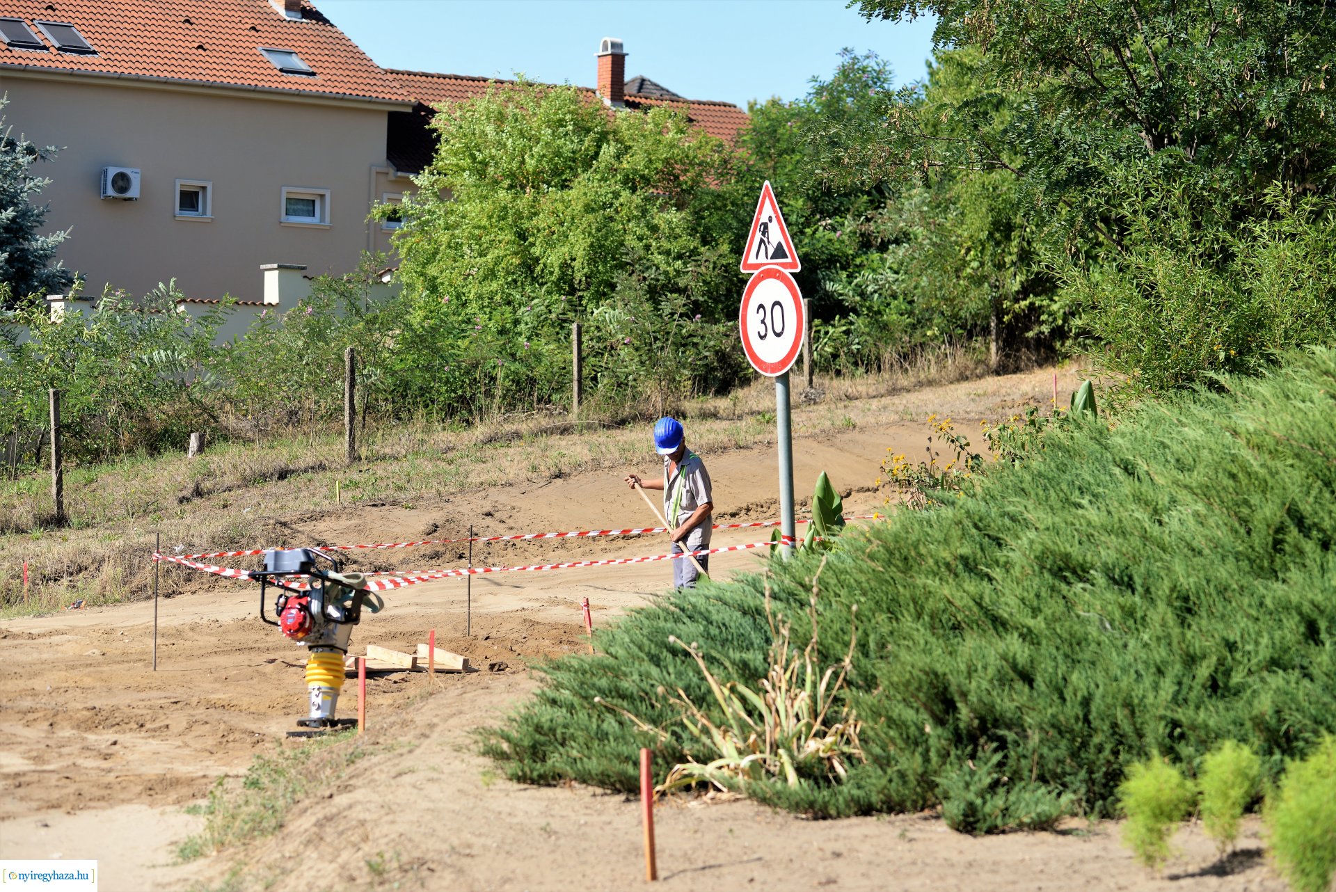 Útépítés a Kacagó utcán