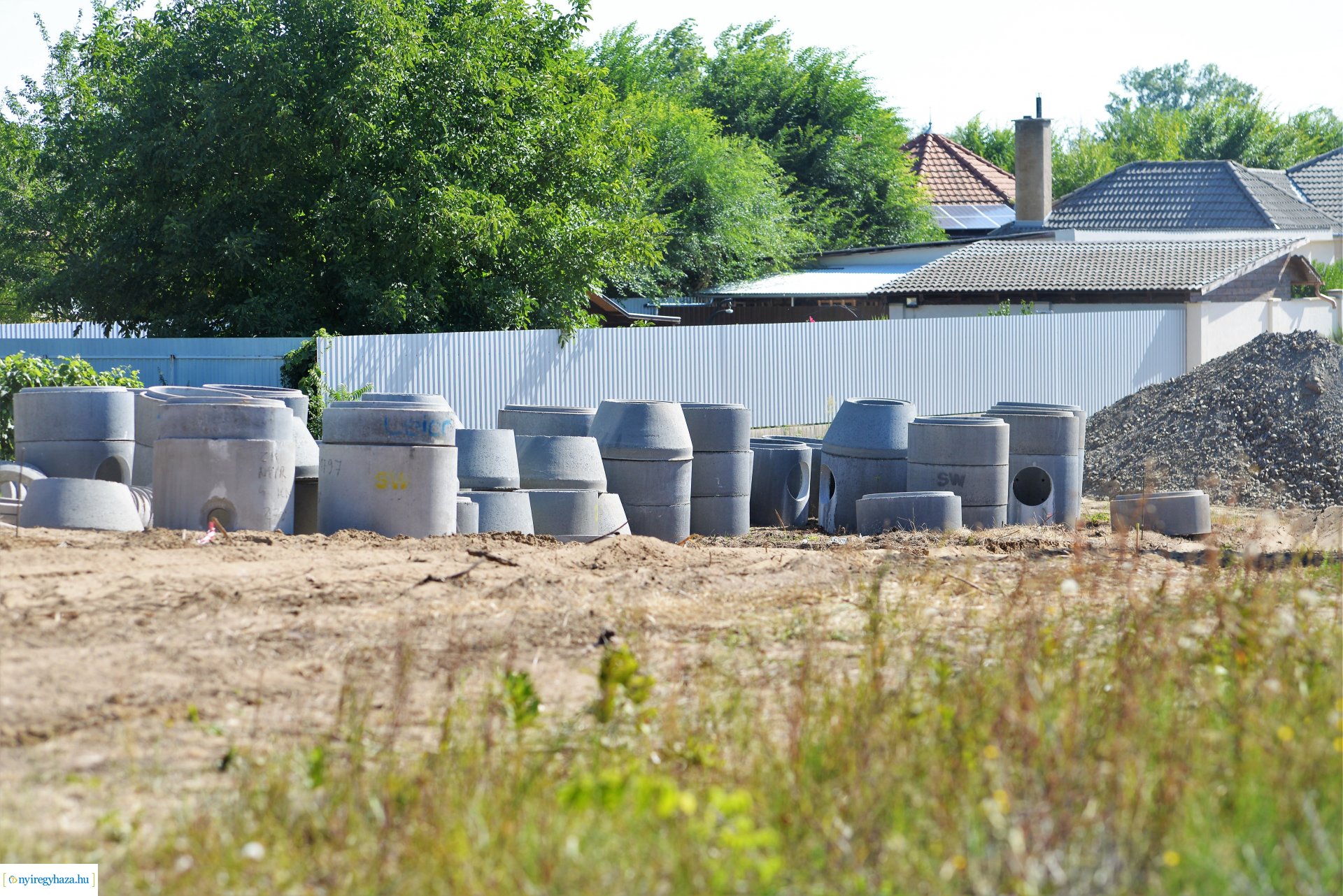 Útépítés a Kacagó utcán