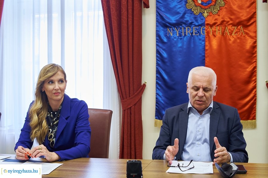 Útépítési, útfelújítási programok - sajtótájékoztató