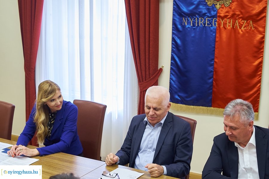 Útépítési, útfelújítási programok - sajtótájékoztató