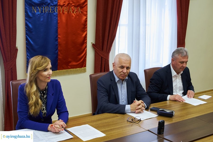 Útépítési, útfelújítási programok - sajtótájékoztató