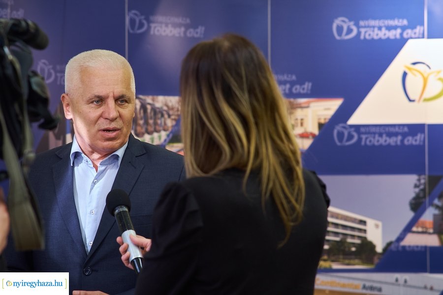 Útépítési, útfelújítási programok - sajtótájékoztató