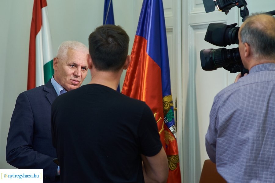 Útépítési, útfelújítási programok - sajtótájékoztató