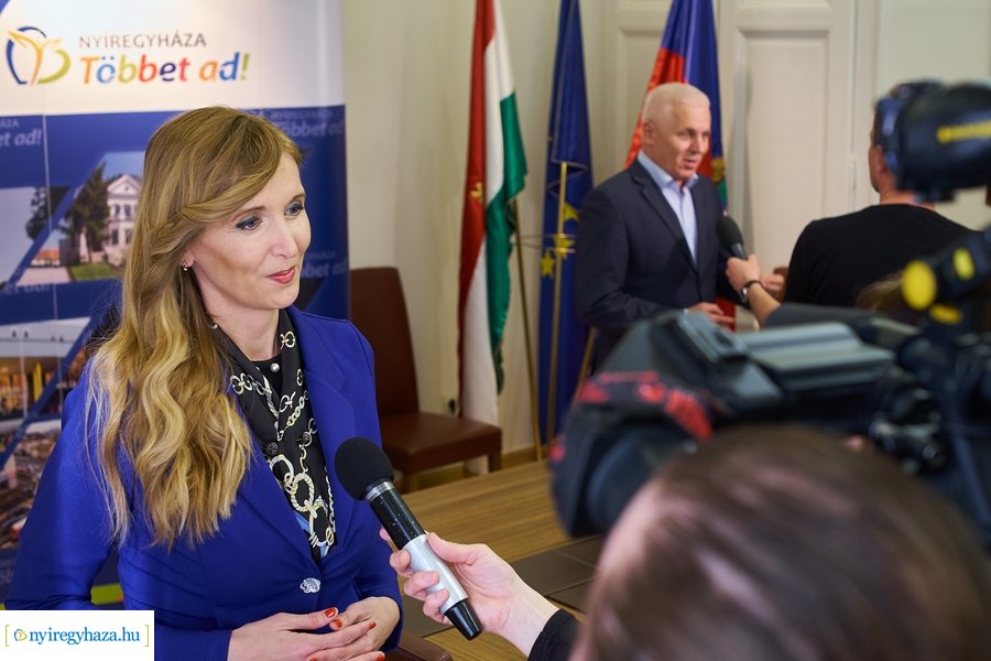 Útépítési, útfelújítási programok - sajtótájékoztató