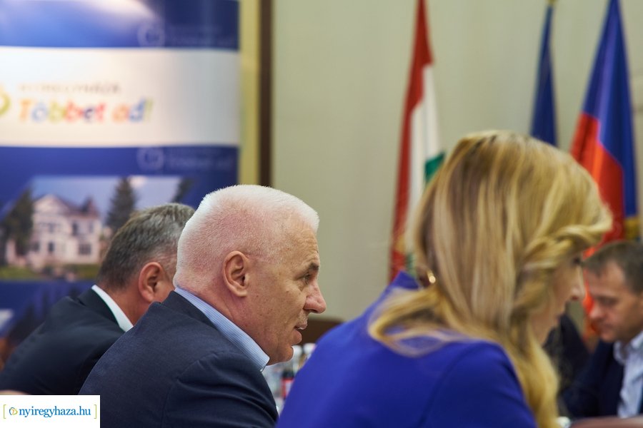 Útépítési, útfelújítási programok - sajtótájékoztató