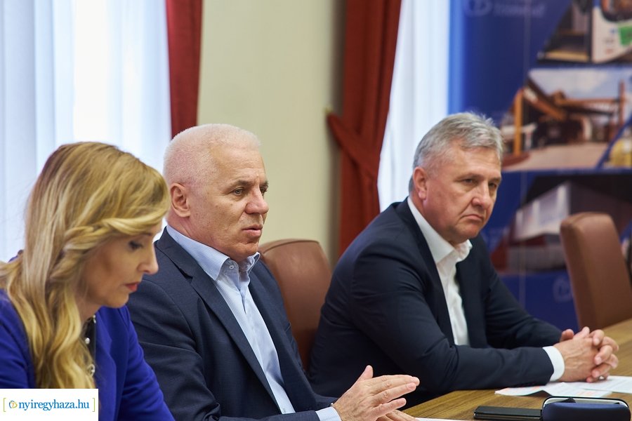 Útépítési, útfelújítási programok - sajtótájékoztató