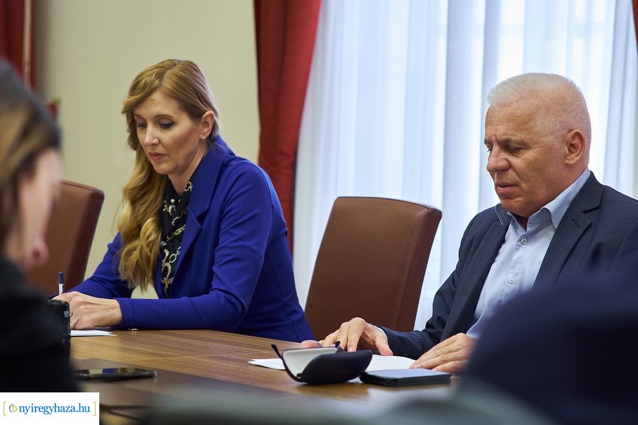 Útépítési, útfelújítási programok - sajtótájékoztató