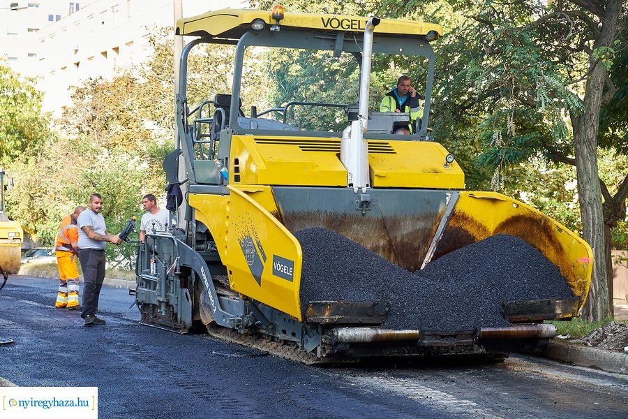 Útfelújítás a Korányi közben