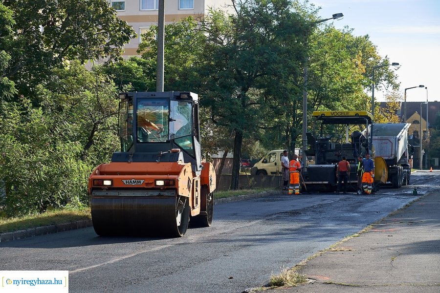 Útfelújítás a Korányi közben