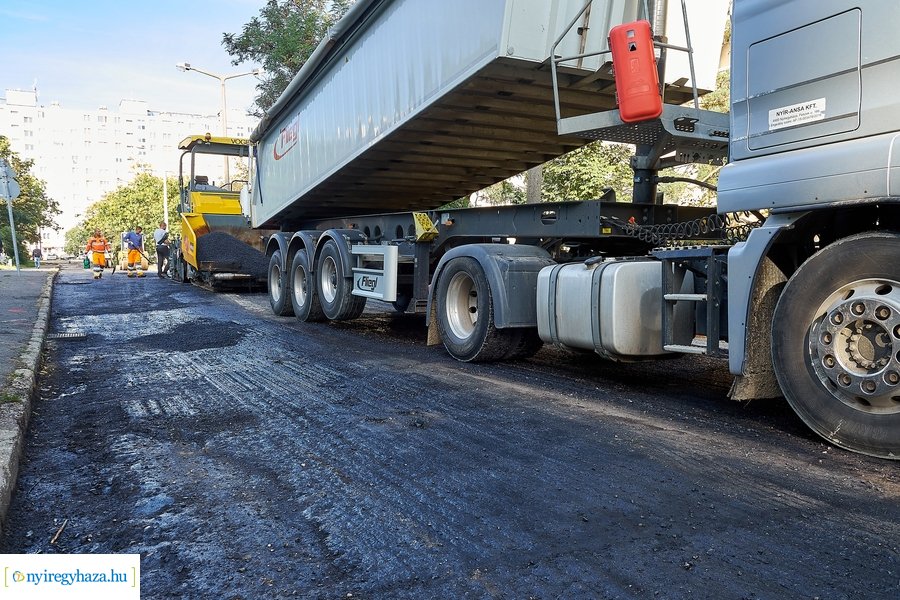 Útfelújítás a Korányi közben