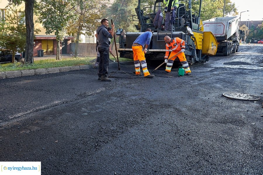 Útfelújítás a Korányi közben