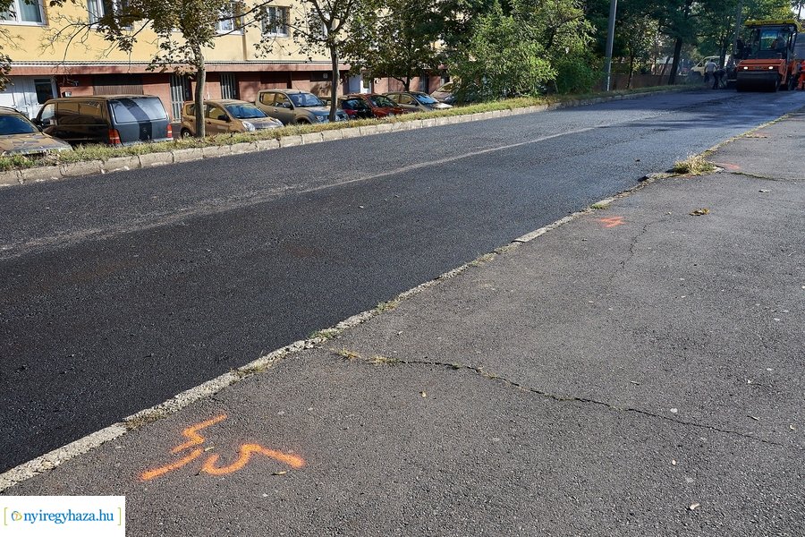 Útfelújítás a Korányi közben