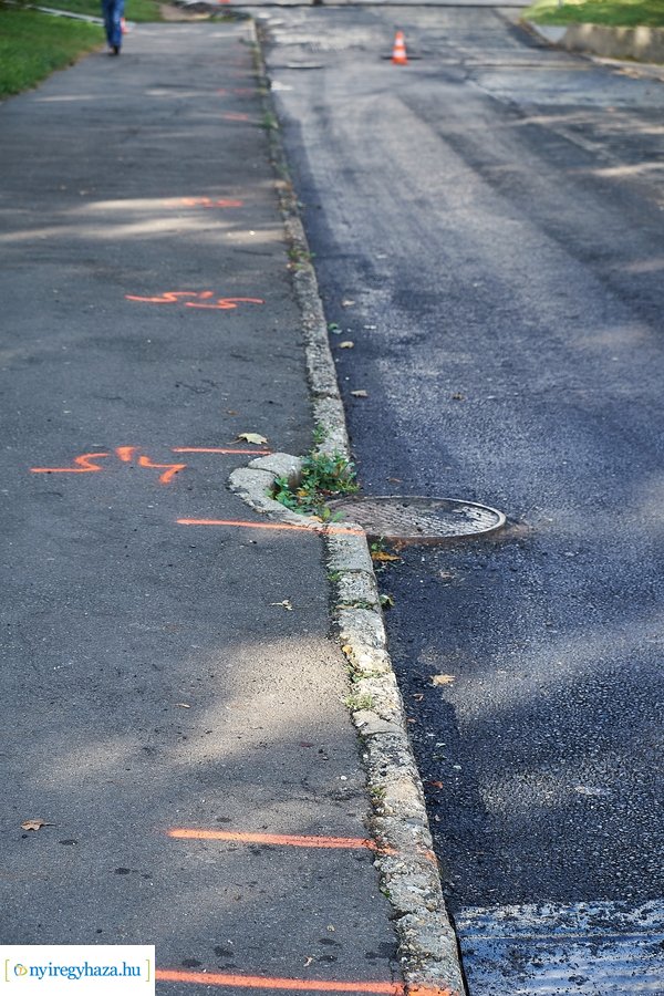 Útfelújítás a Korányi közben