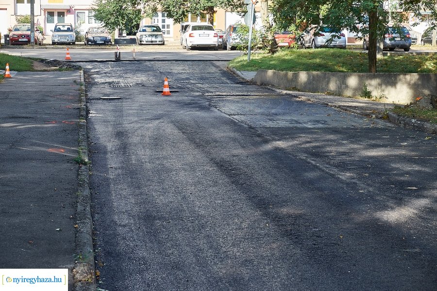 Útfelújítás a Korányi közben