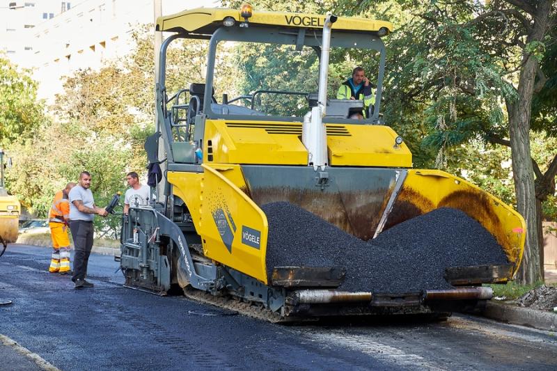Útfelújítás a Korányi közben