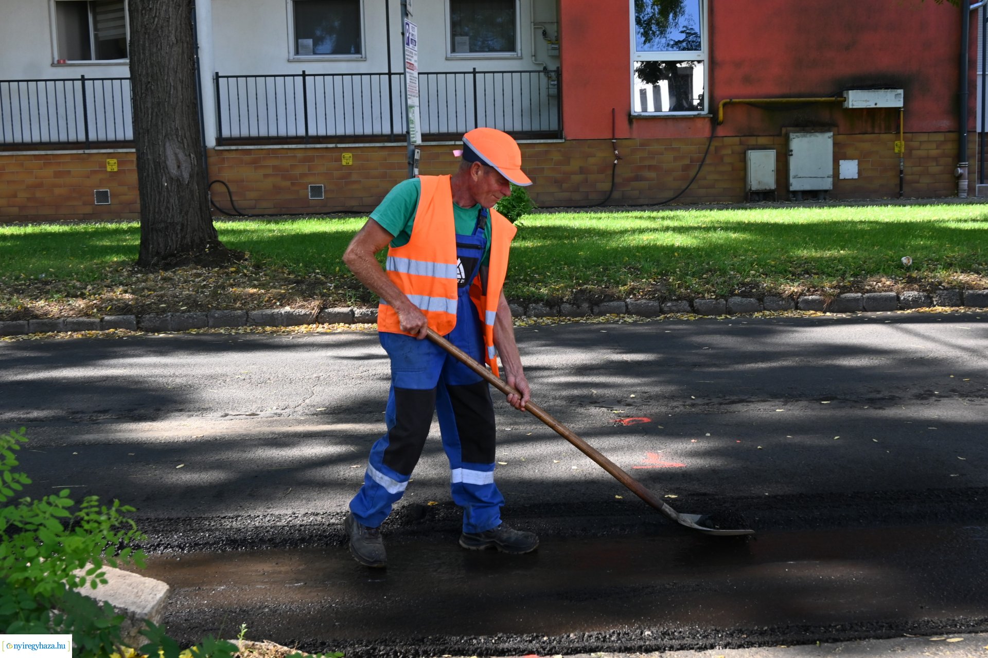 Útfelújítás kezdődött az Árok utcán