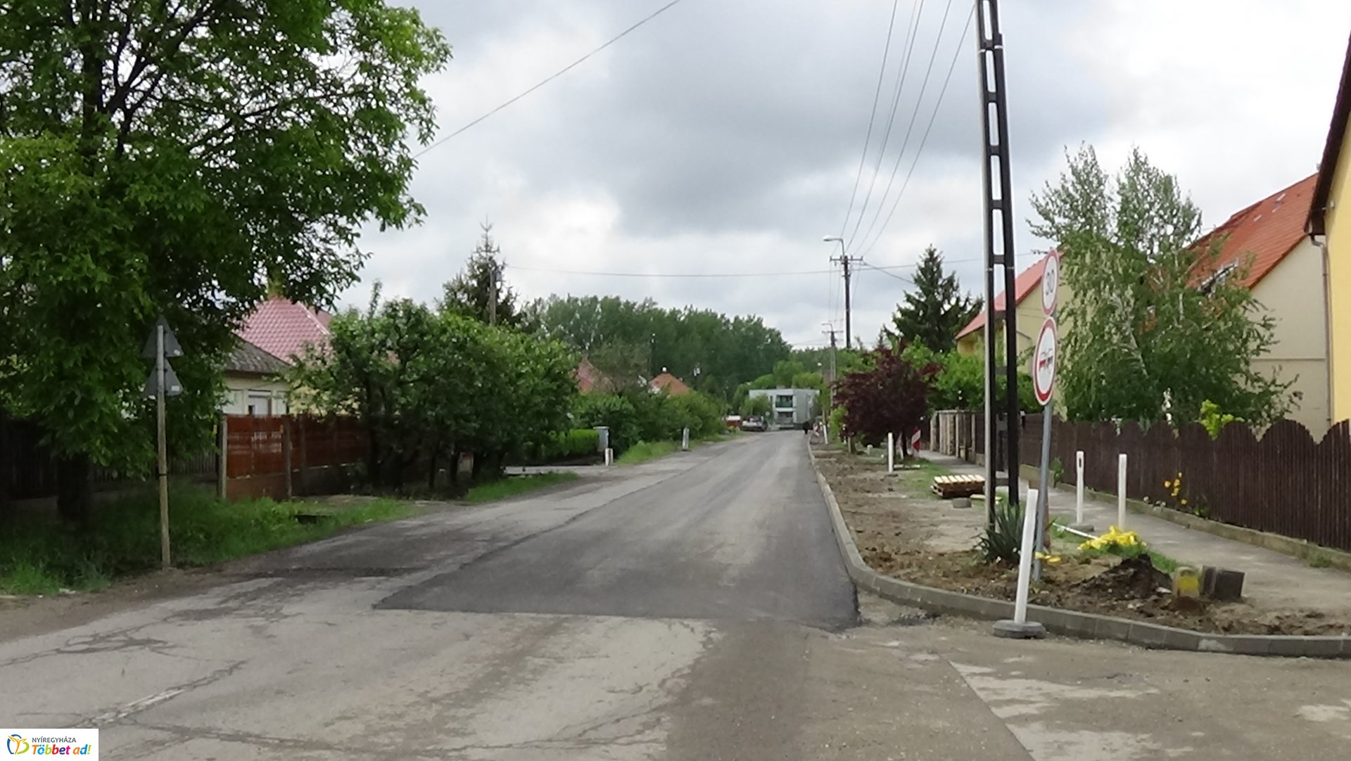 Útfelújítási munkák a Dugonics és a Legyező utcákon 