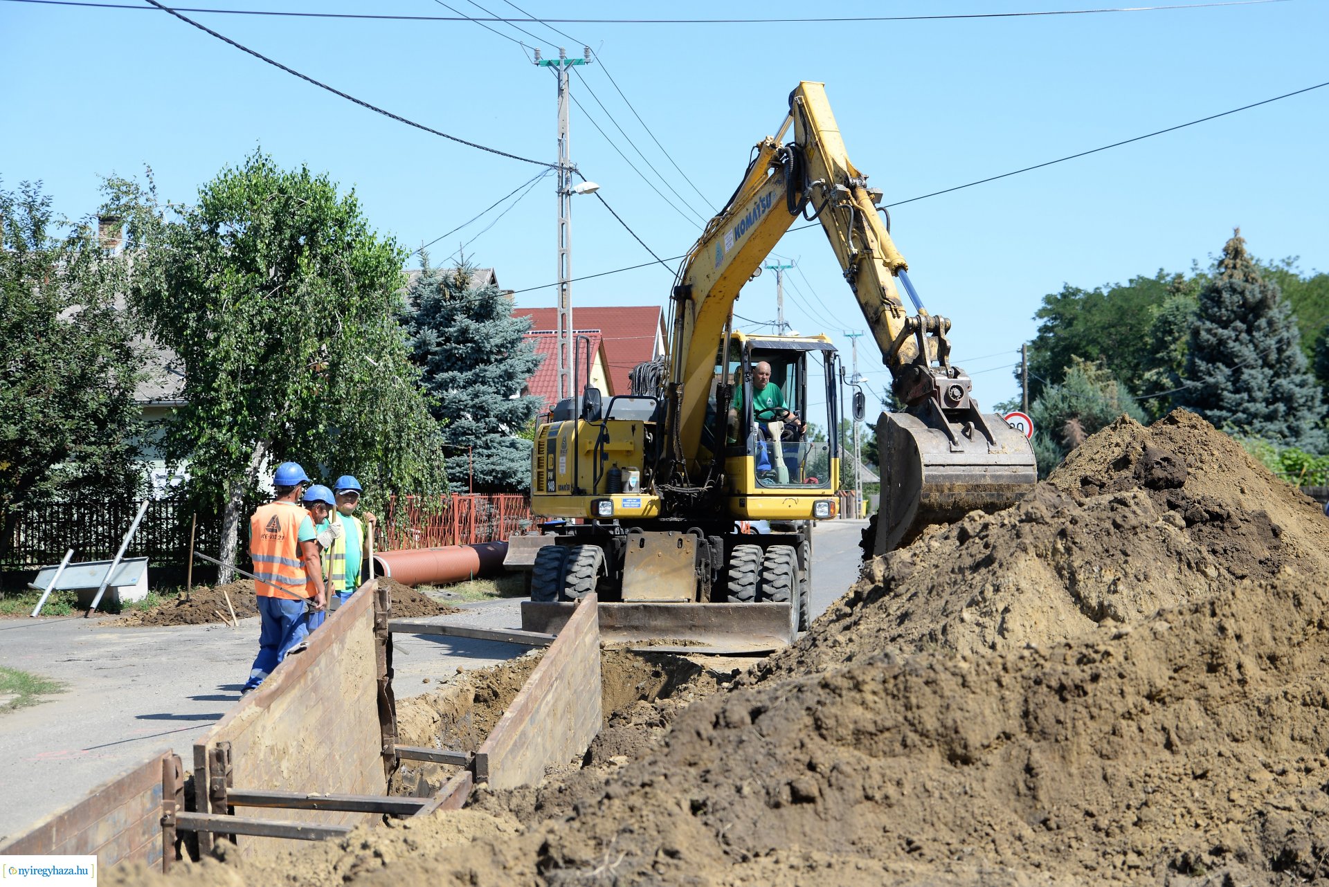 Útfelújítási munkák kezdődtek a Szélsőbokori úton