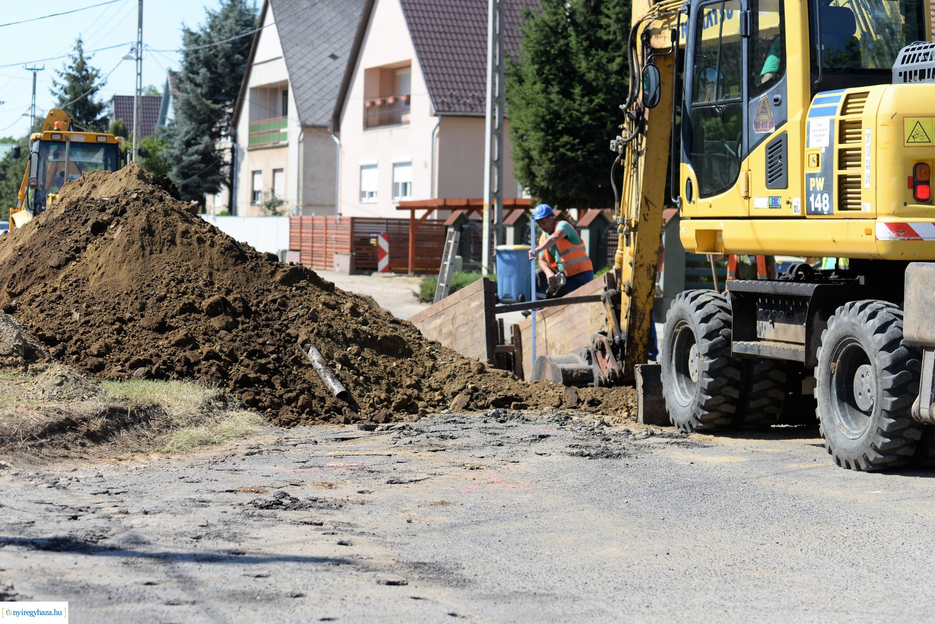 Útfelújítási munkák kezdődtek a Szélsőbokori úton