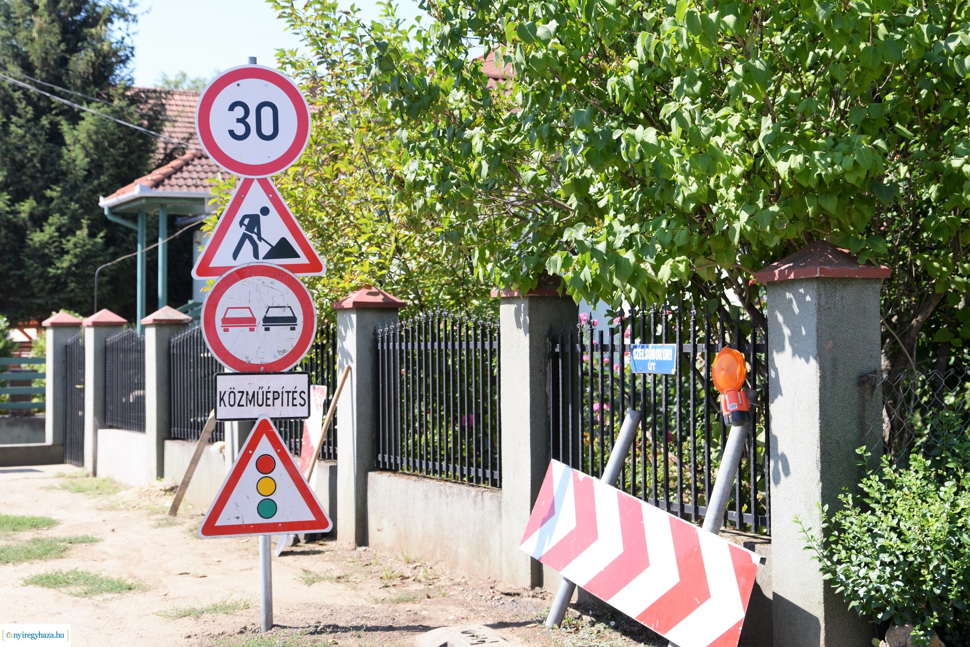 Útfelújítási munkák kezdődtek a Szélsőbokori úton