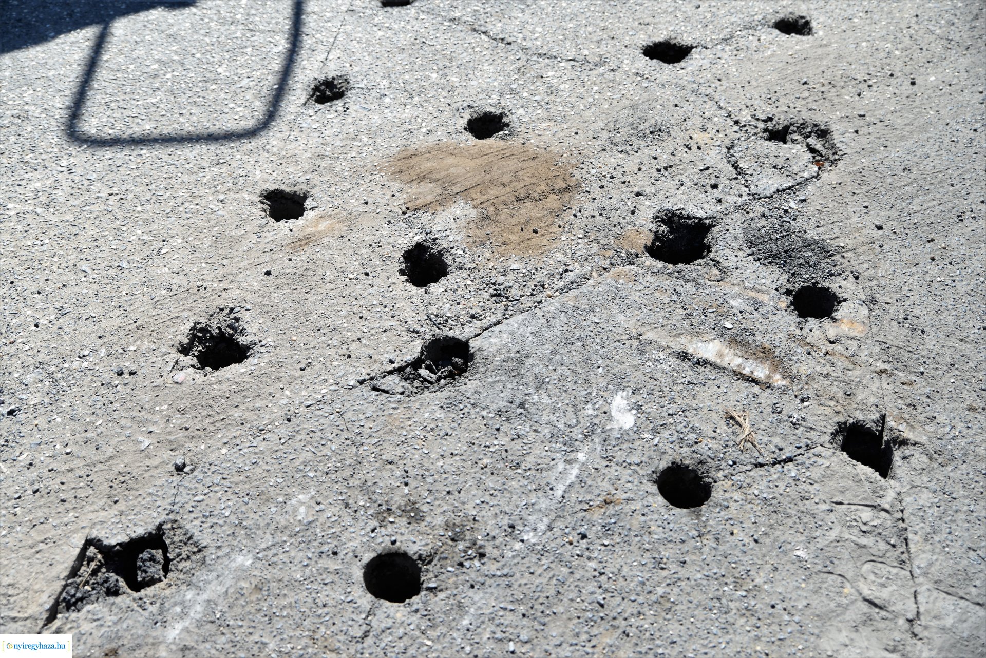 Útfelújítási munkák kezdődtek a Szélsőbokori úton