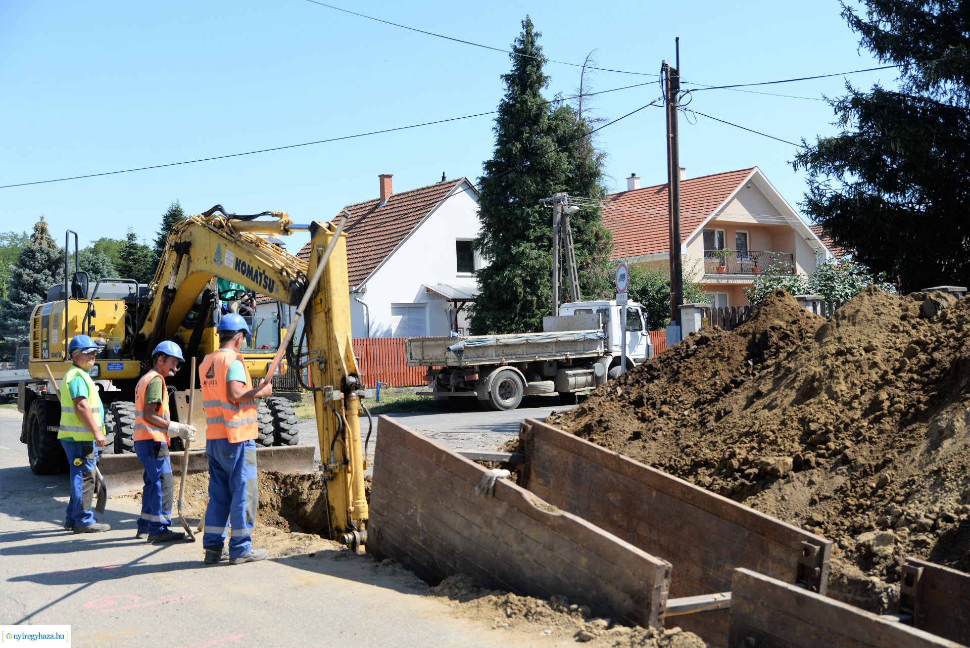 Útfelújítási munkák kezdődtek a Szélsőbokori úton