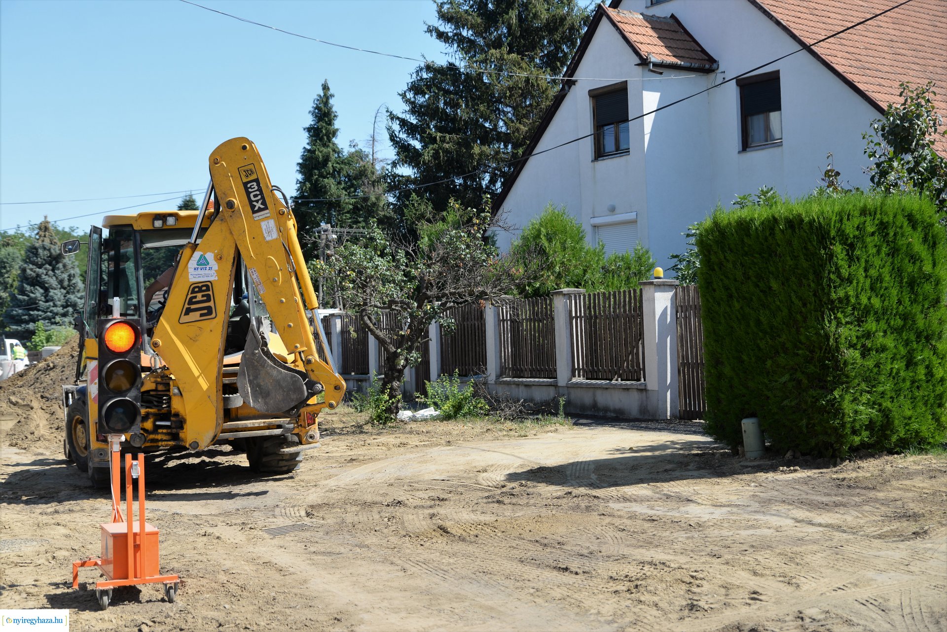 Útfelújítási munkák kezdődtek a Szélsőbokori úton