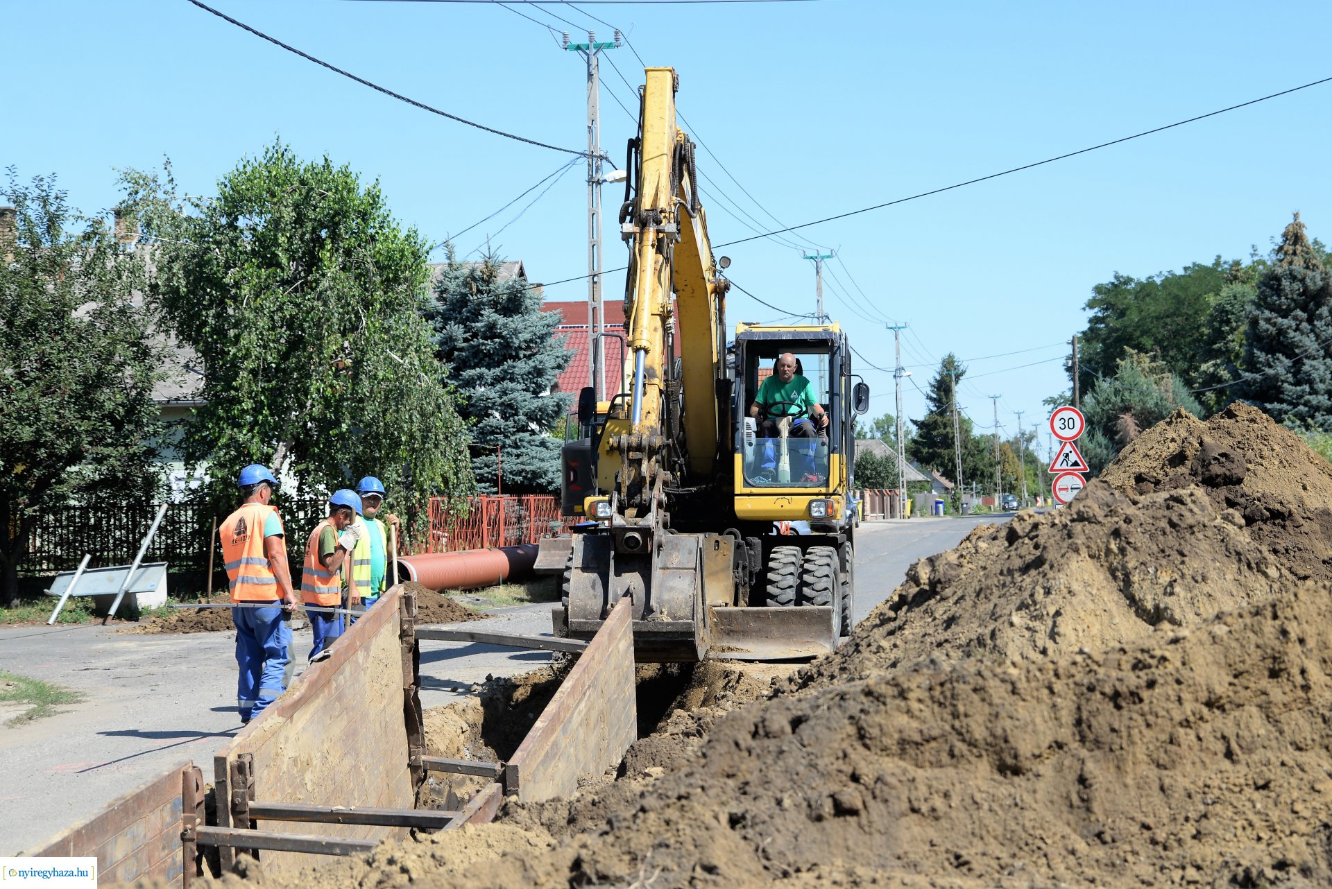 Útfelújítási munkák kezdődtek a Szélsőbokori úton