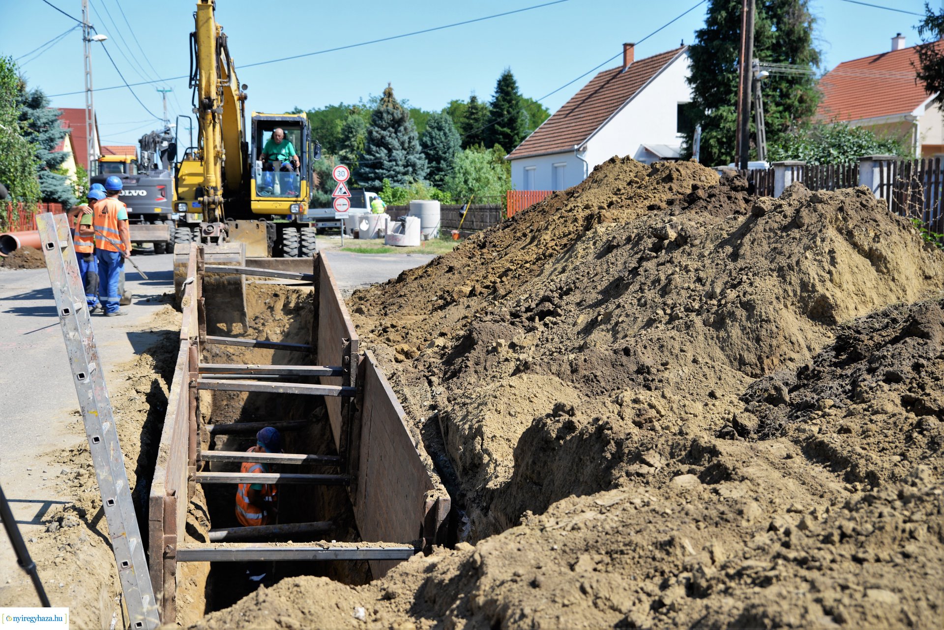 Útfelújítási munkák kezdődtek a Szélsőbokori úton