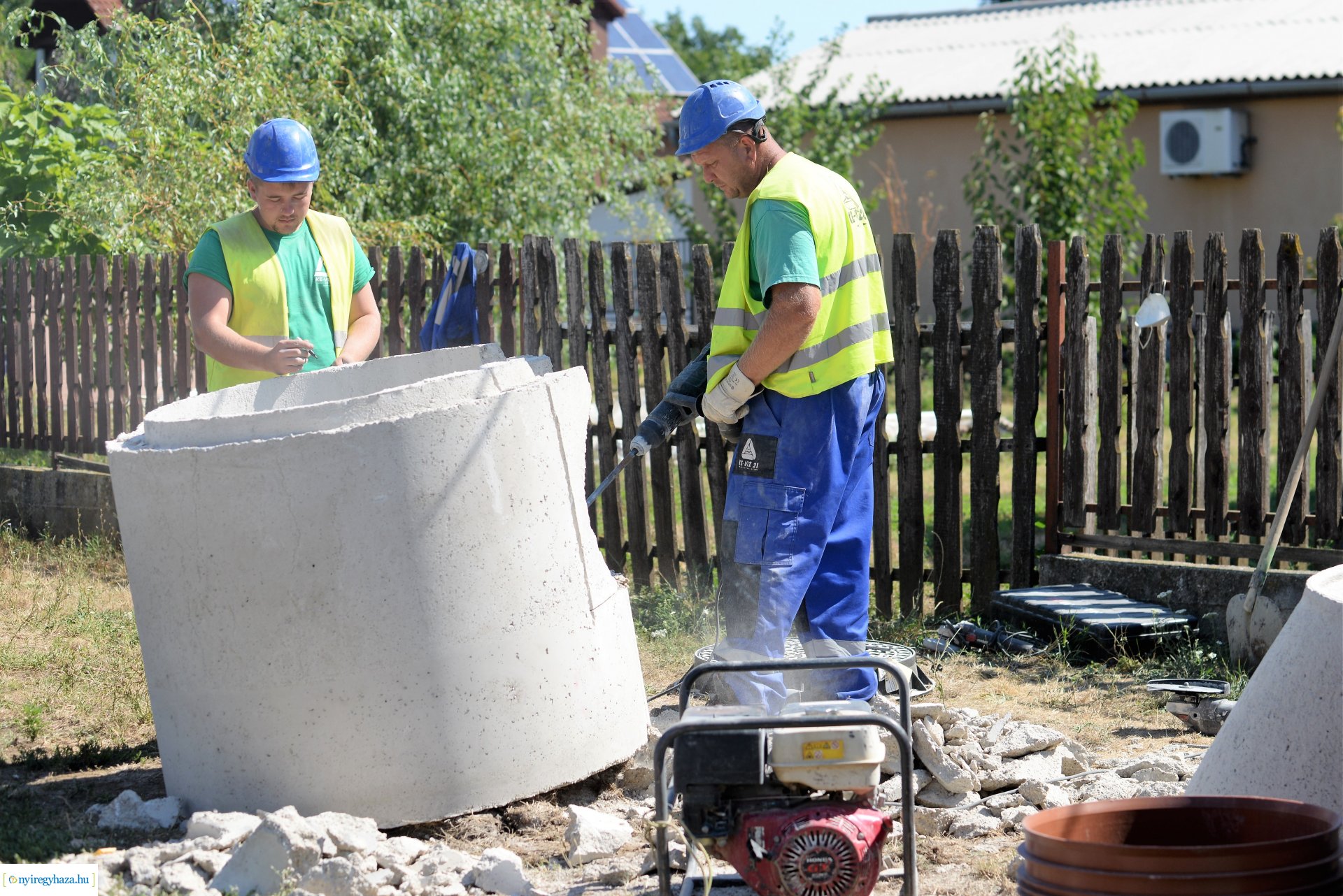 Útfelújítási munkák kezdődtek a Szélsőbokori úton