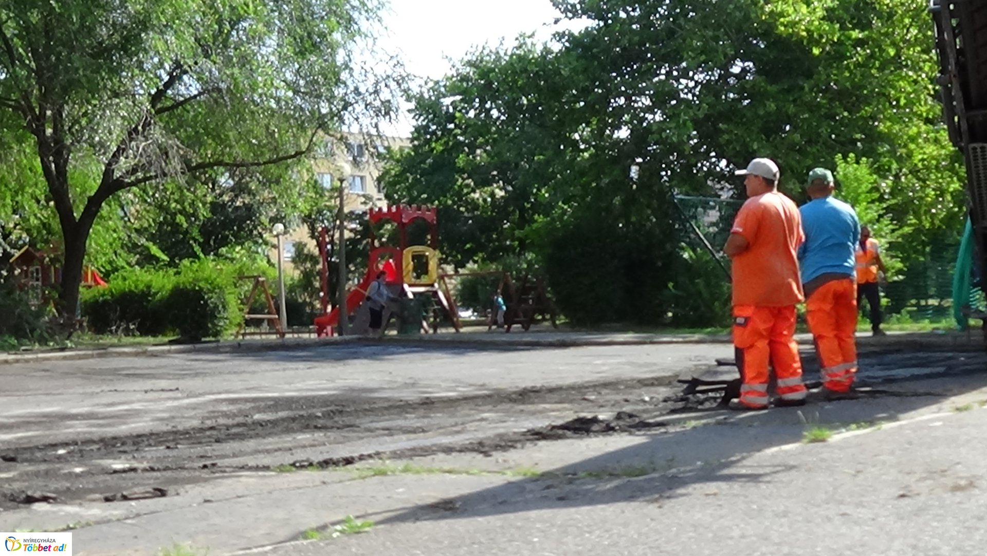 Útfelújítási munkálatok az Ungvár sétány parkolóiban