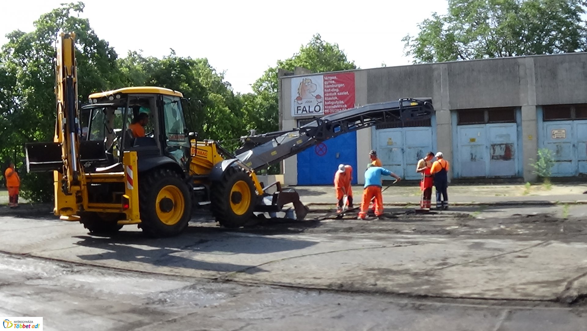 Útfelújítási munkálatok az Ungvár sétány parkolóiban