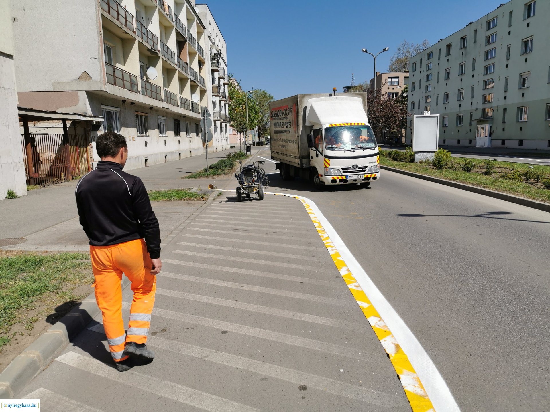 Útfestés az Arany János utcán