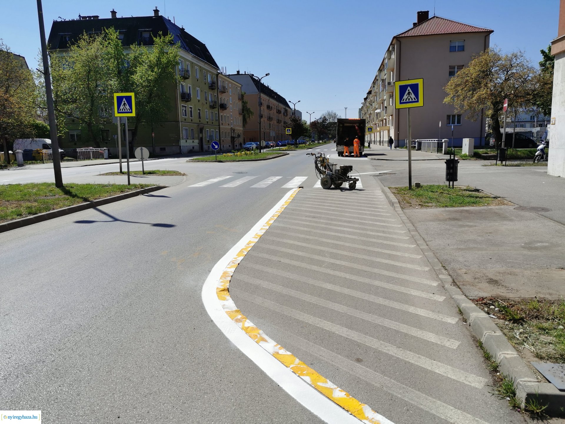 Útfestés az Arany János utcán