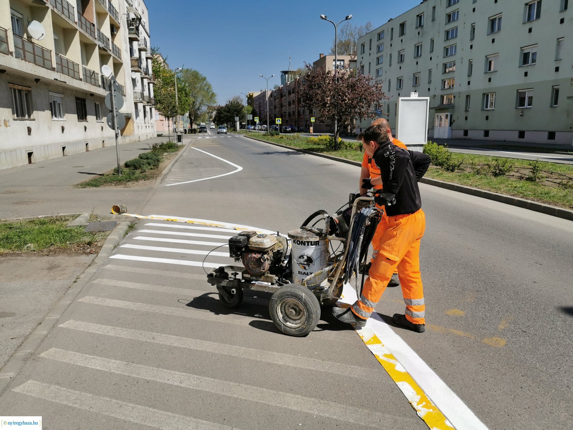 Útfestés az Arany János utcán