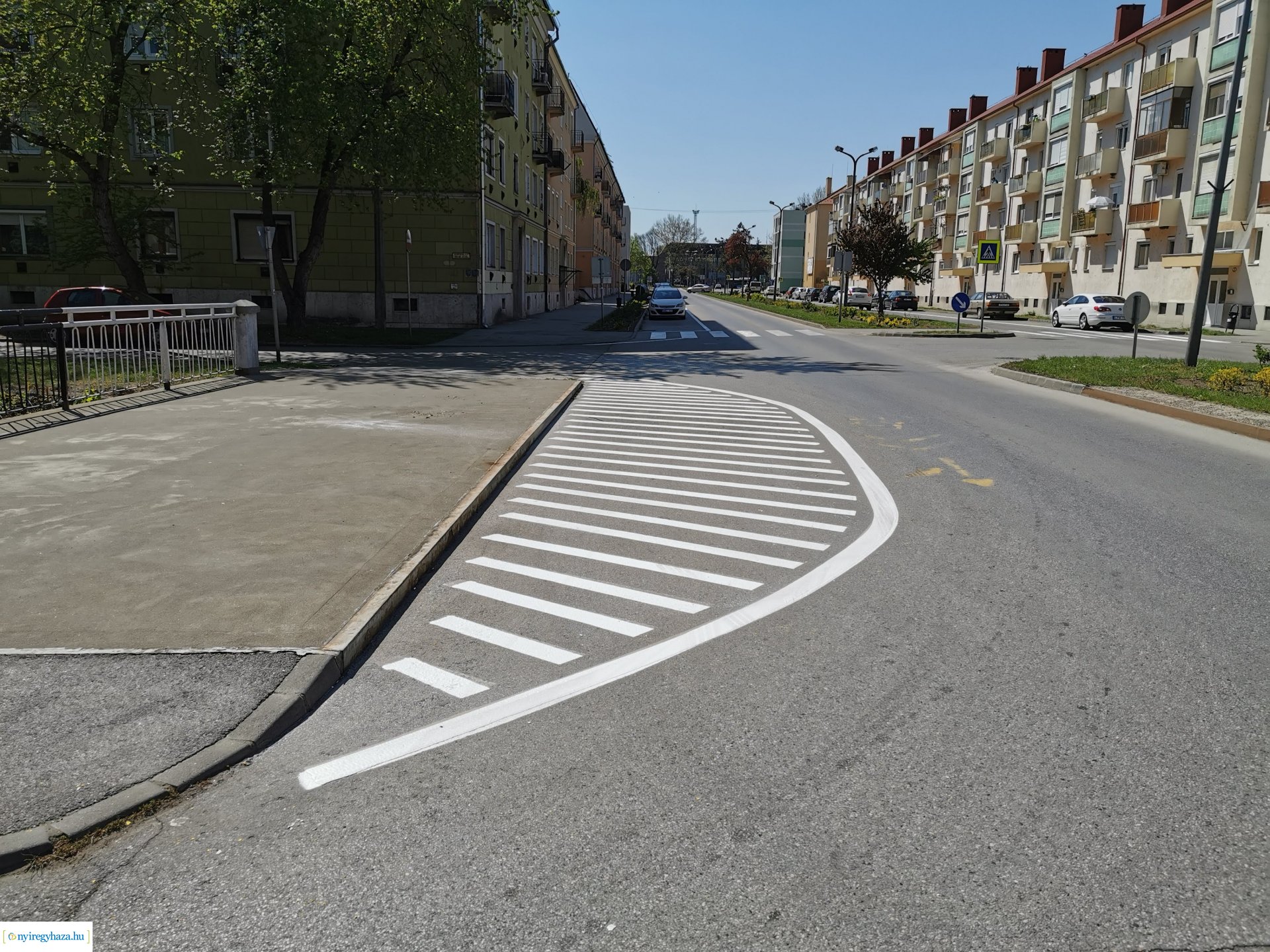 Útfestés az Arany János utcán