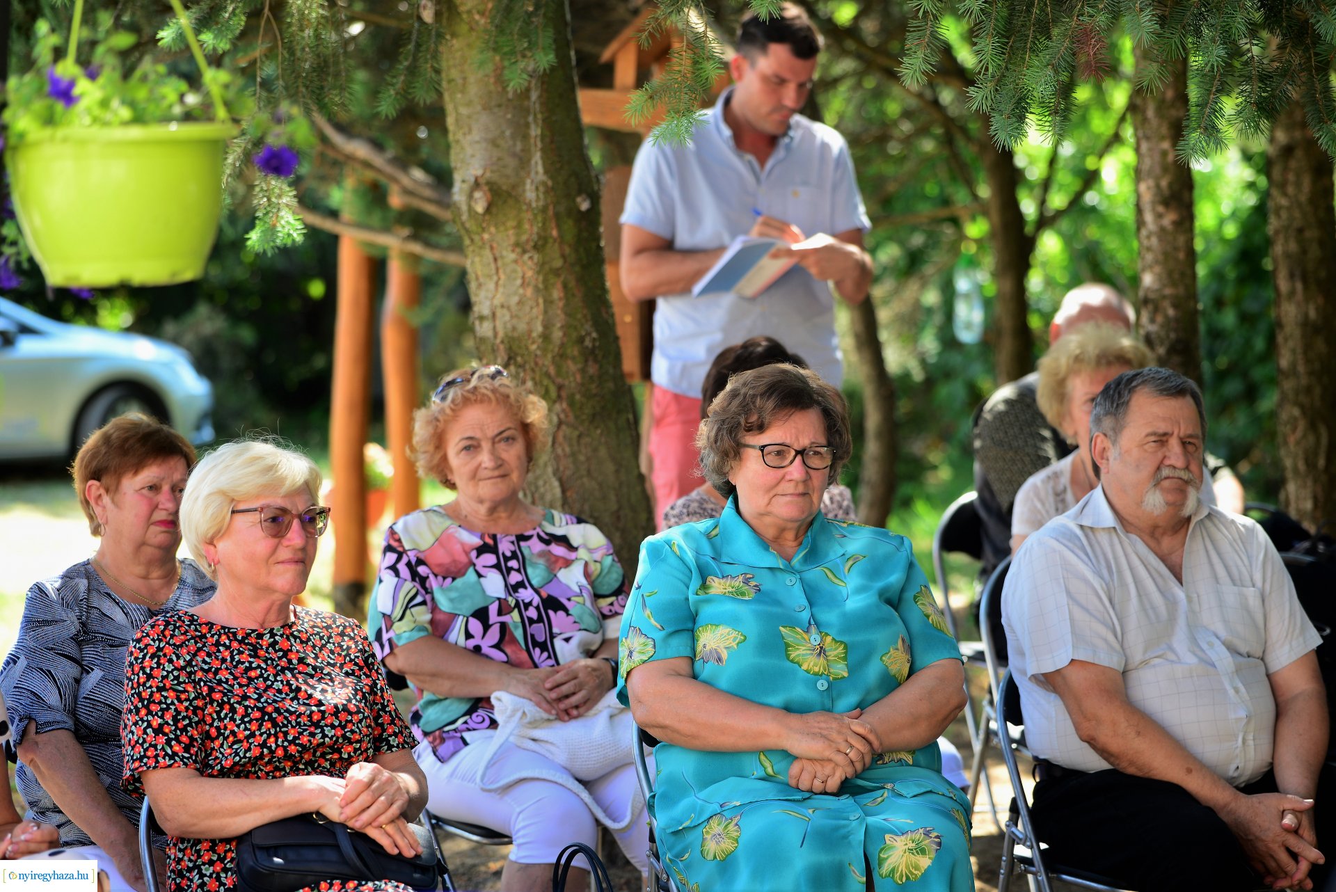 Üveghulladék gyűjtő zsákokat kapnak Sóstóhegy lakói