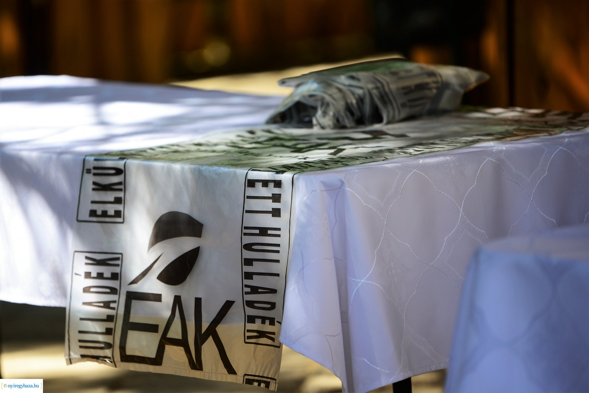 Üveghulladék gyűjtő zsákokat kapnak Sóstóhegy lakói