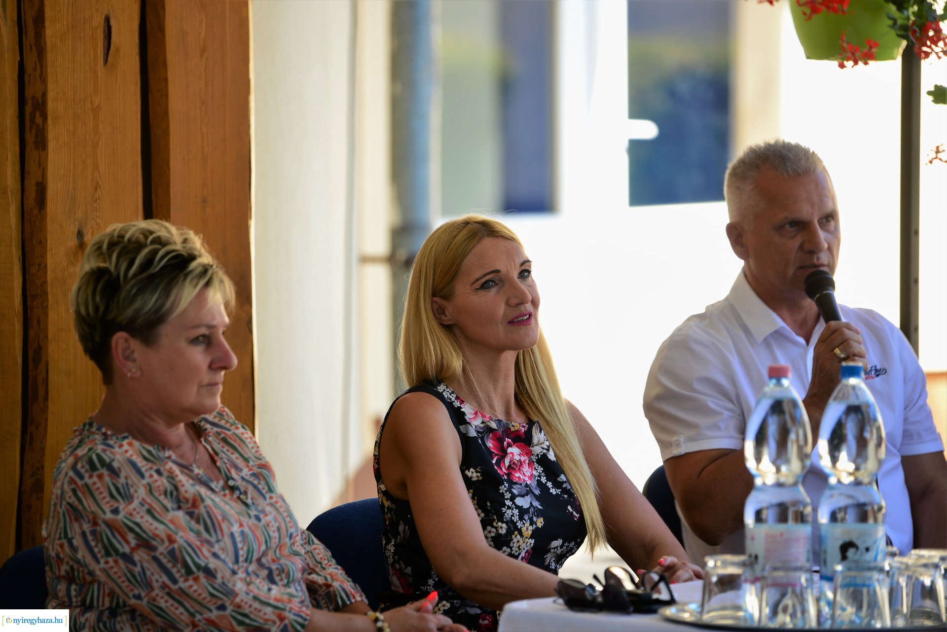 Üveghulladék gyűjtő zsákokat kapnak Sóstóhegy lakói