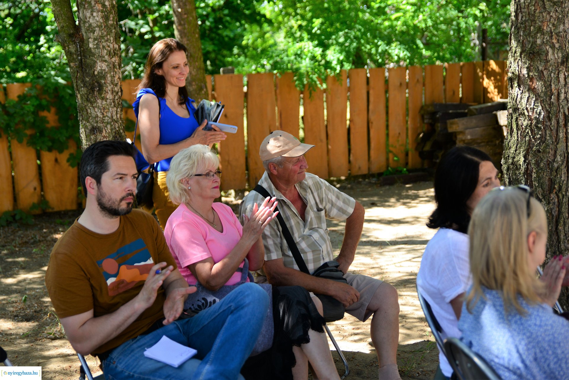 Üveghulladék gyűjtő zsákokat kapnak Sóstóhegy lakói